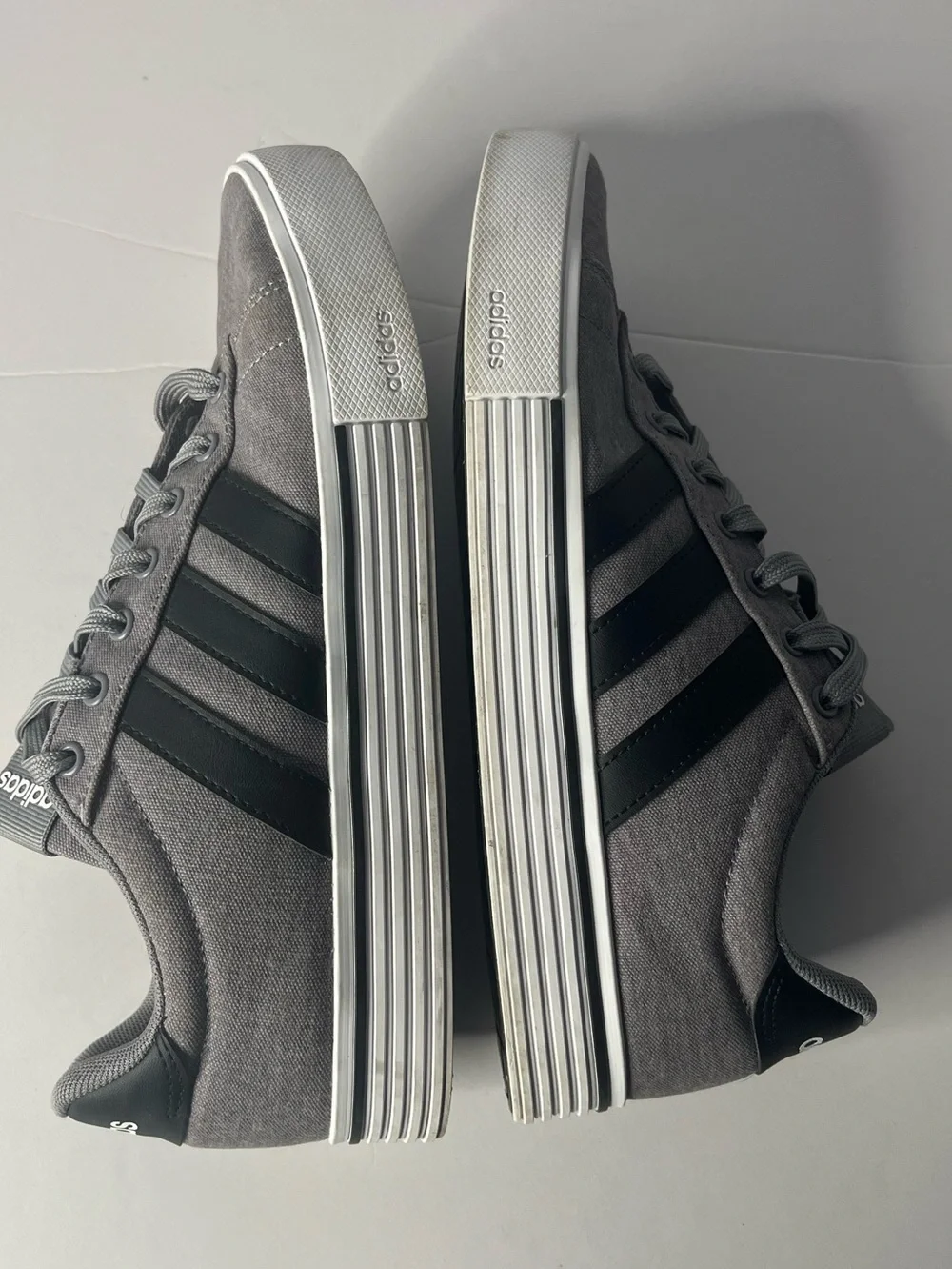 Adidas Mens Daily 4.0 Gray Fashion Sneaker Size 8.5 white Black
